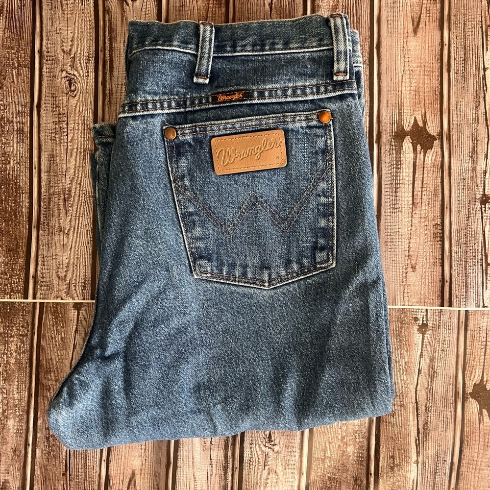 Wrangler Relaxed Fit Blue Jeans